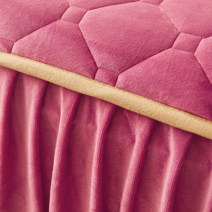 91家纺网 家纺一手货源 找家纺 屹成家纺 2024新款亲肤水晶绒夹棉床裙四件套-小熊款 豆沙