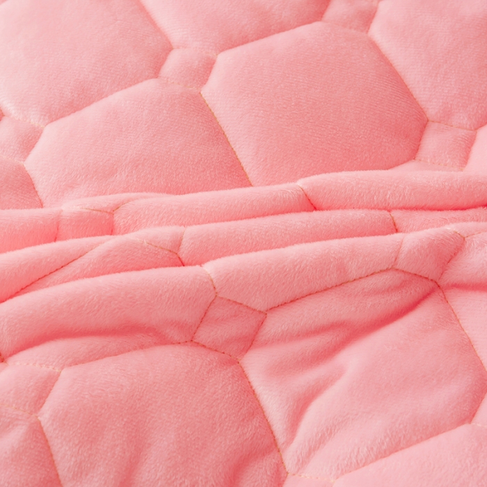 91家纺网 家纺一手货源 找家纺 屹成家纺 2024新款亲肤水晶绒夹棉床裙四件套-小熊款 粉玉