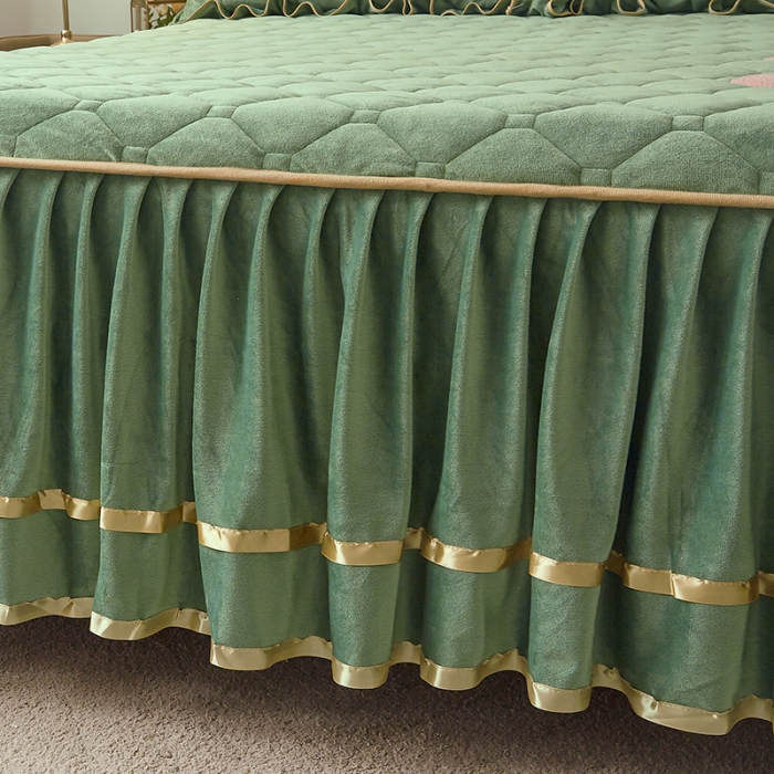 91家纺网 家纺一手货源 找家纺 屹成家纺 2024新款亲肤水晶绒夹棉床裙四件套-小熊款橄榄緑