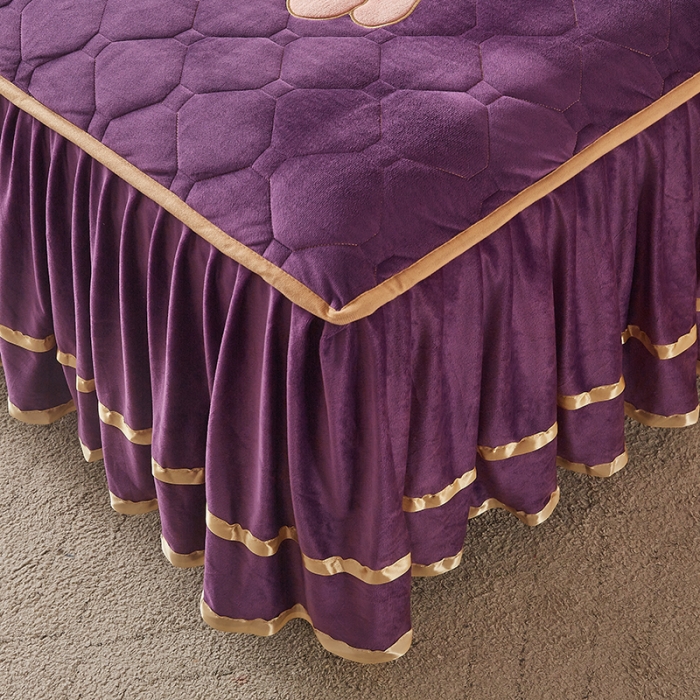 91家纺网 家纺一手货源 找家纺 屹成家纺 2024新款亲肤水晶绒夹棉床裙四件套-小熊款高贵紫