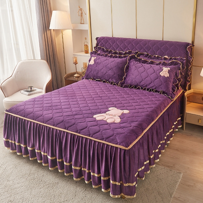 91家纺网 家纺一手货源 找家纺 屹成家纺 2024新款亲肤水晶绒夹棉床裙四件套-小熊款高贵紫