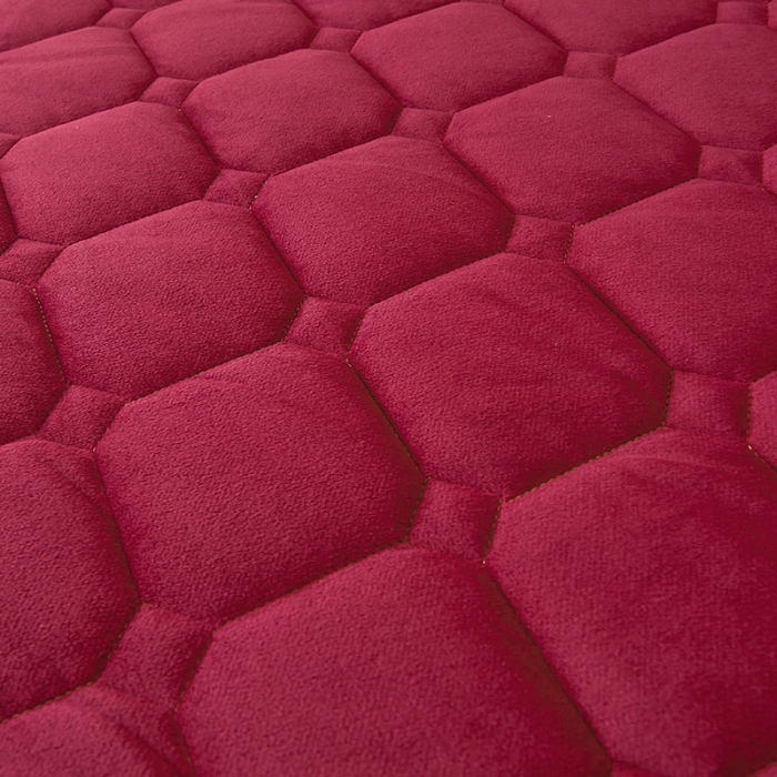 91家纺网 家纺一手货源 找家纺 屹成家纺 2024新款亲肤水晶绒夹棉床裙四件套-小熊款 酒红