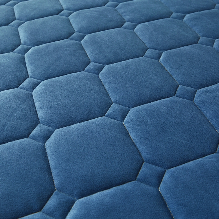 91家纺网 家纺一手货源 找家纺 屹成家纺 2024新款亲肤水晶绒夹棉床裙四件套-小熊款 蔚蓝