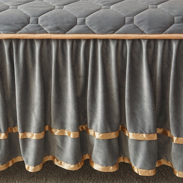 91家纺网 家纺一手货源 找家纺 屹成家纺 2024新款亲肤水晶绒夹棉床裙四件套-小熊款 银灰