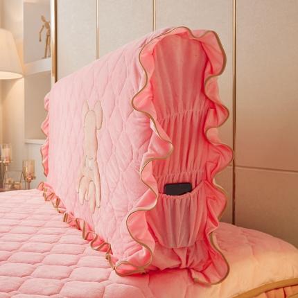 91家纺网 家纺一手货源 找家纺 屹成家纺 2024新款水晶绒床头罩-小熊款 粉玉