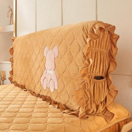 91家纺网 家纺一手货源 找家纺 屹成家纺 2024新款水晶绒床头罩-小熊款 金驼