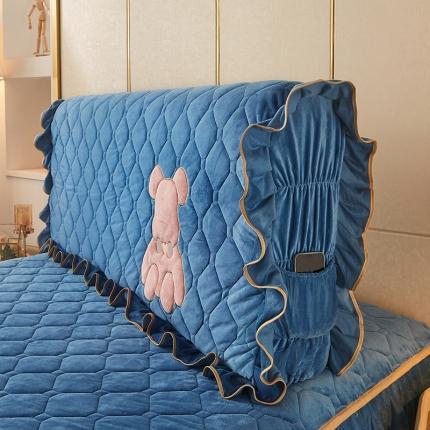 91家纺网 家纺一手货源 找家纺 屹成家纺 2024新款水晶绒床头罩-小熊款 蔚蓝