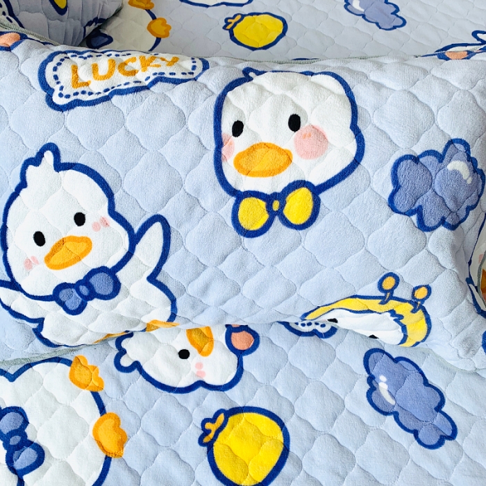 91家纺网 家纺一手货源 找家纺 小虾米 2022新款上下床牛奶绒夹棉床笠 小黄鸭