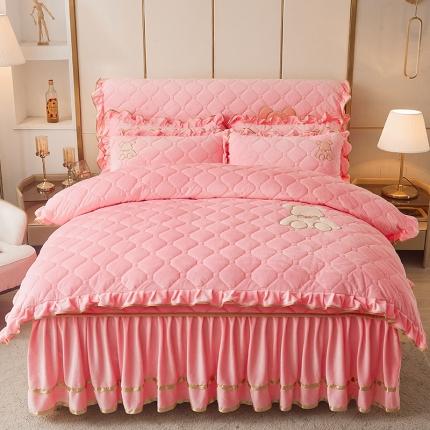 91家纺网 家纺一手货源 找家纺 （总）屹成家纺 2024新款亲肤水晶绒夹棉床裙四件套-小熊款