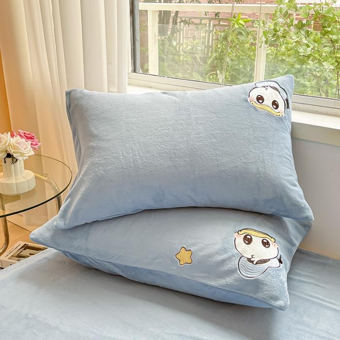 91家纺网 家纺一手货源 找家纺 加厚牛奶绒贴布绣花四件套冬季法莱珊瑚绒保暖床上用品床单床笠