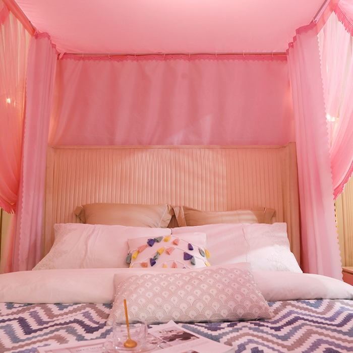 91家纺网 家纺一手货源 找家纺 艾晶美 2022新款公主风流苏款遮光床幔落地床帘蚊帐 温柔粉