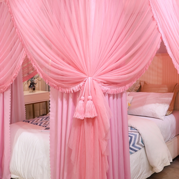 91家纺网 家纺一手货源 找家纺 艾晶美 2022新款公主风流苏款遮光床幔落地床帘蚊帐 温柔粉