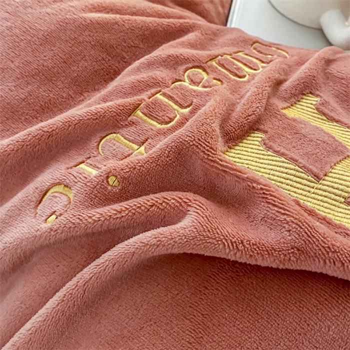 91家纺网 家纺一手货源 找家纺 爱洛 2022新款200克7.5斤纯色刺绣花牛奶绒四件套 牛奶绒-活力橙