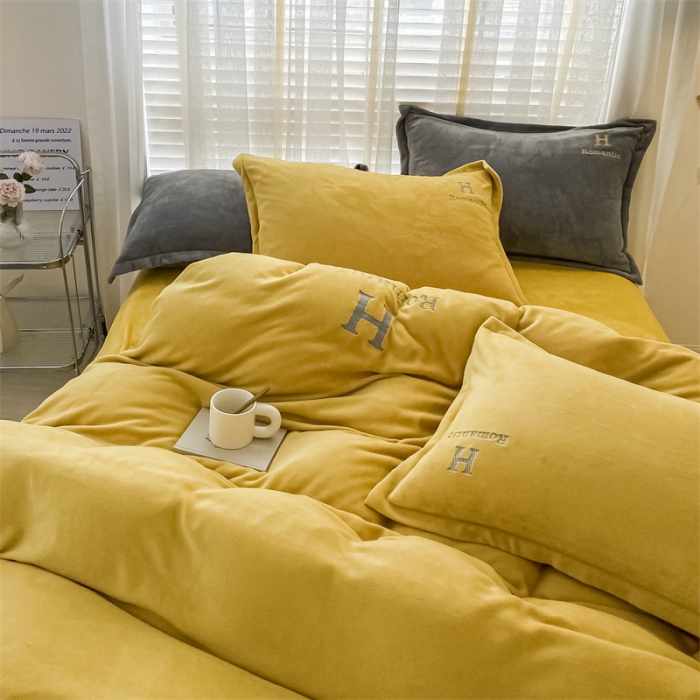 91家纺网 家纺一手货源 找家纺 爱洛 2022新款200克7.5斤纯色刺绣花牛奶绒四件套 牛奶绒-柠檬黄