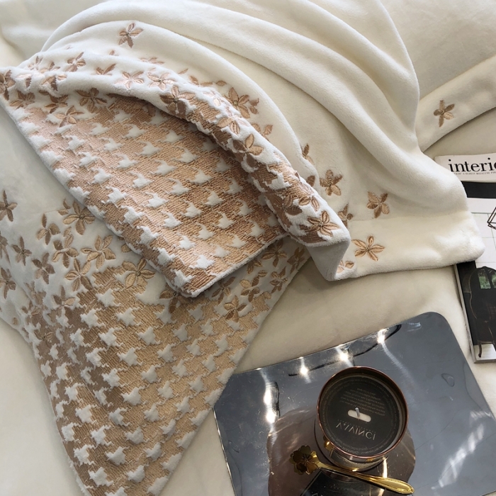 91家纺网 家纺一手货源 找家纺 馨蕊 2022新款秋冬轻奢煦暖绒系列-千鸟格 千鸟格-元气白桃