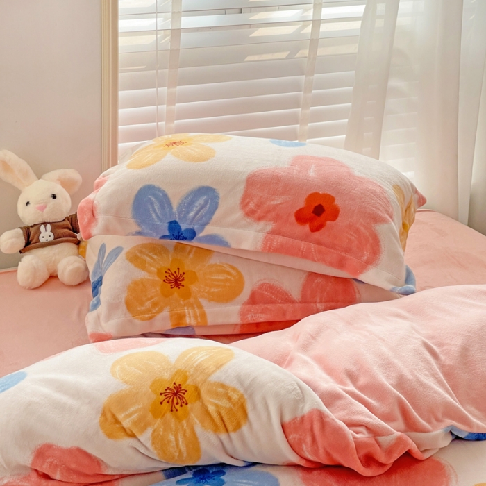 91家纺网 家纺一手货源 找家纺 佰亿莱 2024新款高克重印花牛奶绒四件套 初晴