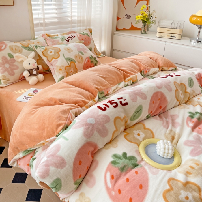 91家纺网 家纺一手货源 找家纺 佰亿莱 2024新款高克重印花牛奶绒四件套 草莓乐园