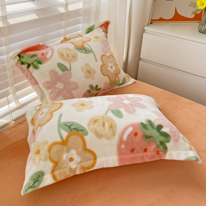 91家纺网 家纺一手货源 找家纺 佰亿莱 2024新款高克重印花牛奶绒四件套 草莓乐园