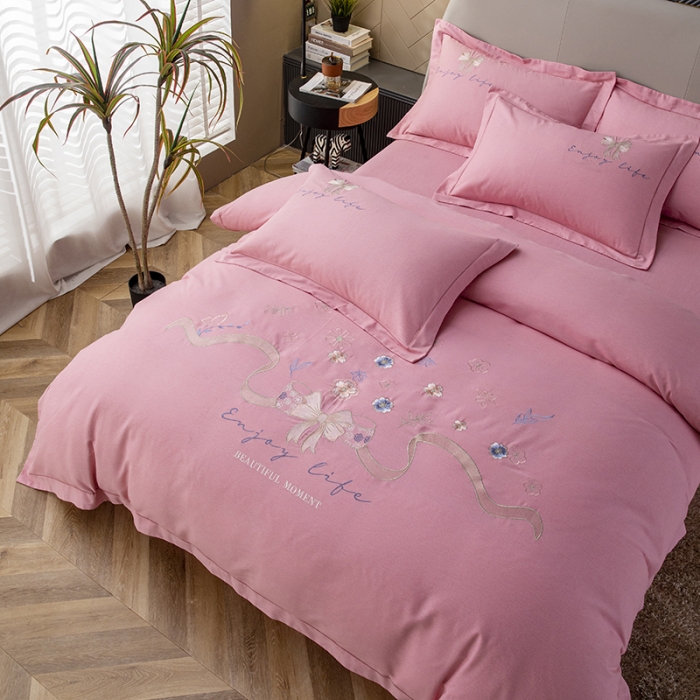 91家纺网 家纺一手货源 找家纺 纽缦 2022新款纯棉加厚纯色绣花款床笠四件套 蝶恋花豆沙粉