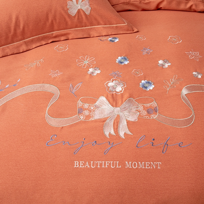 91家纺网 家纺一手货源 找家纺 纽缦 2022新款纯棉加厚纯色绣花款床裙四件套 蝶恋花爱马橙