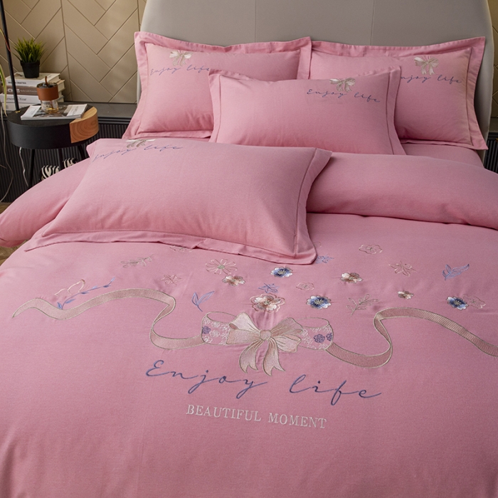 91家纺网 家纺一手货源 找家纺 纽缦 2022新款纯棉加厚纯色绣花款床裙四件套 蝶恋花豆沙粉