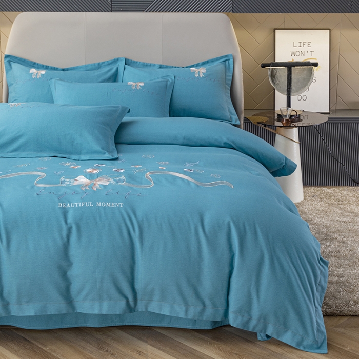 91家纺网 家纺一手货源 找家纺 纽缦 2022新款纯棉加厚纯色绣花款床裙四件套 蝶恋花孔雀蓝