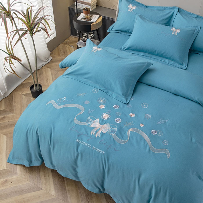 91家纺网 家纺一手货源 找家纺 纽缦 2022新款纯棉加厚纯色绣花款床裙四件套 蝶恋花孔雀蓝