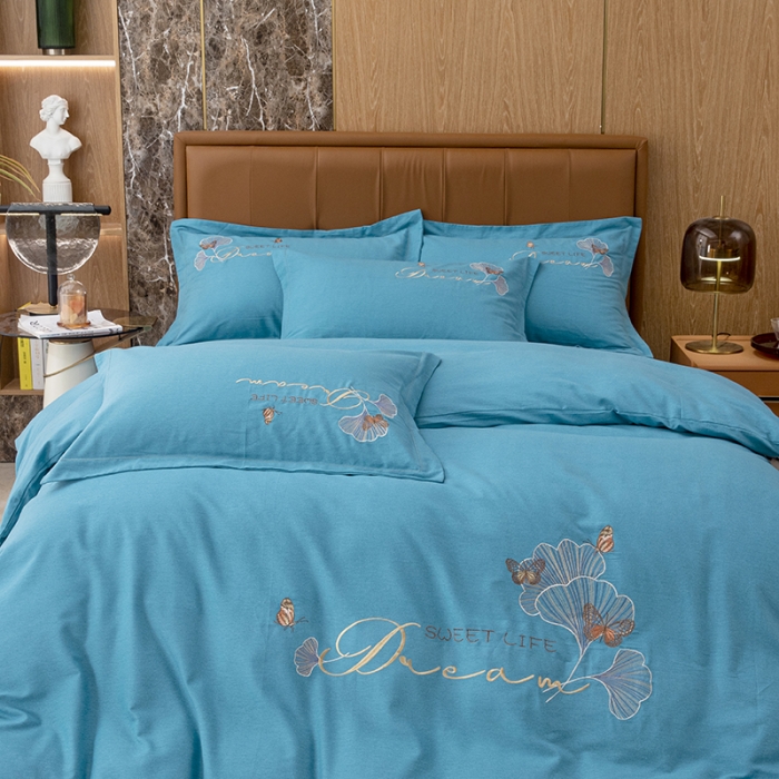 91家纺网 家纺一手货源 找家纺 纽缦 2022新款纯棉加厚纯色绣花款床裙四件套 锦园春孔雀蓝