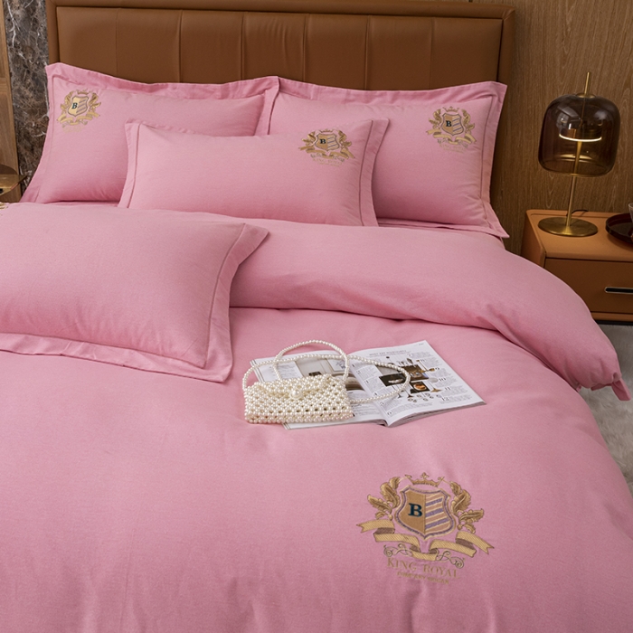 91家纺网 家纺一手货源 找家纺 纽缦 2022新款纯棉加厚纯色绣花款床裙四件套 满朝欢豆沙粉