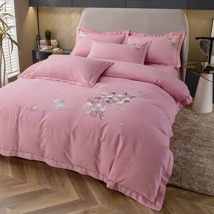 91家纺网 家纺一手货源 找家纺 纽缦 2022新款纯棉加厚纯色绣花款床裙四件套 醉花阴豆沙粉