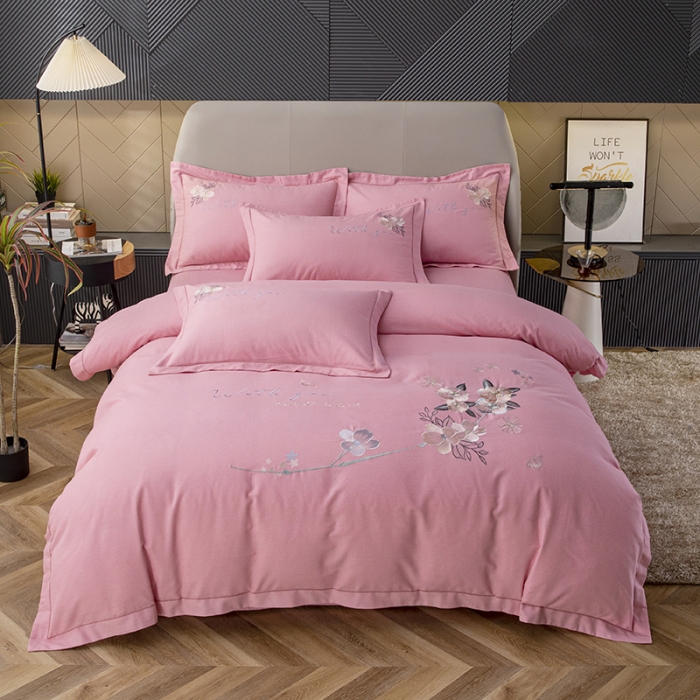 91家纺网 家纺一手货源 找家纺 纽缦 2022新款纯棉加厚纯色绣花款床裙四件套 醉花阴豆沙粉