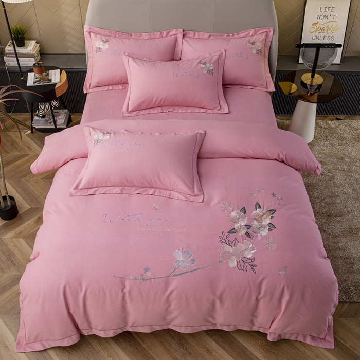 91家纺网 家纺一手货源 找家纺 纽缦 2022新款纯棉加厚纯色绣花款床裙四件套 醉花阴豆沙粉