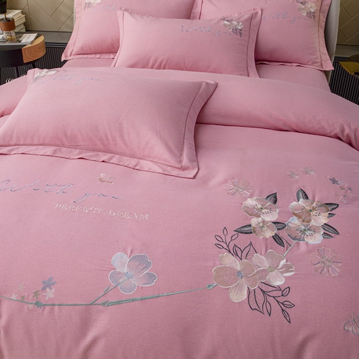 91家纺网 家纺一手货源 找家纺 纽缦 2022新款纯棉加厚纯色绣花款床裙四件套 醉花阴豆沙粉