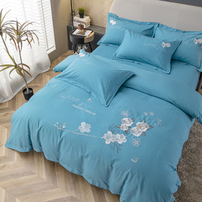 91家纺网 家纺一手货源 找家纺 纽缦 2022新款纯棉加厚纯色绣花款床裙四件套 醉花阴孔雀蓝