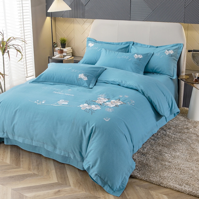 91家纺网 家纺一手货源 找家纺 纽缦 2022新款纯棉加厚纯色绣花款床裙四件套 醉花阴孔雀蓝