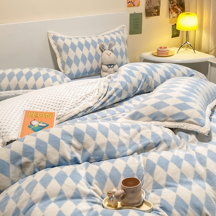 91家纺网 家纺一手货源 找家纺 澳梵 2022新款牛奶绒豆豆绒四件套 时光-蓝