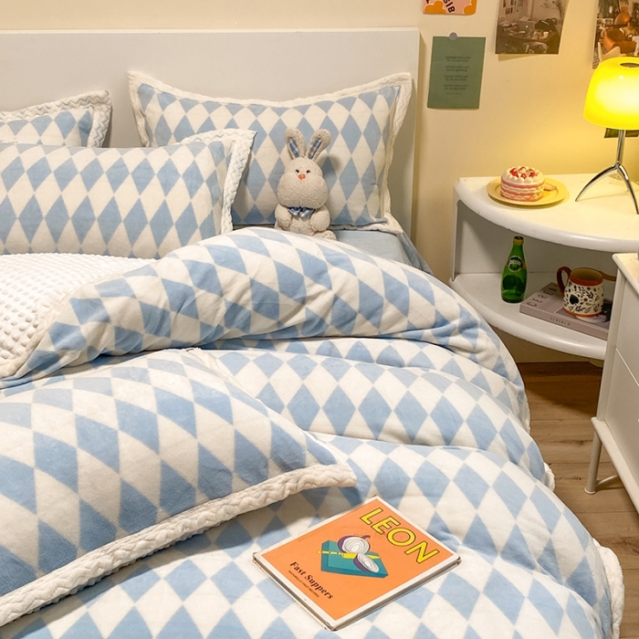 91家纺网 家纺一手货源 找家纺 澳梵 2022新款牛奶绒豆豆绒四件套 时光-蓝