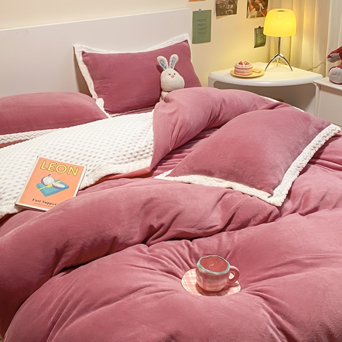 91家纺网 家纺一手货源 找家纺 澳梵 2022新款牛奶绒豆豆绒四件套 氧气-浆果色