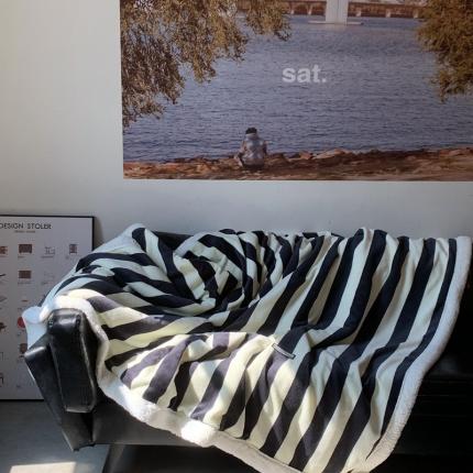 91家纺网 家纺一手货源 找家纺 （总）桃喜 2022新款230g牛奶绒羊羔绒条纹毛毯