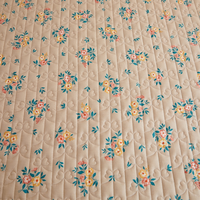 91家纺网 家纺一手货源 找家纺 宜凡 2023新款四季款全棉夹棉床裙三件套 纷飞