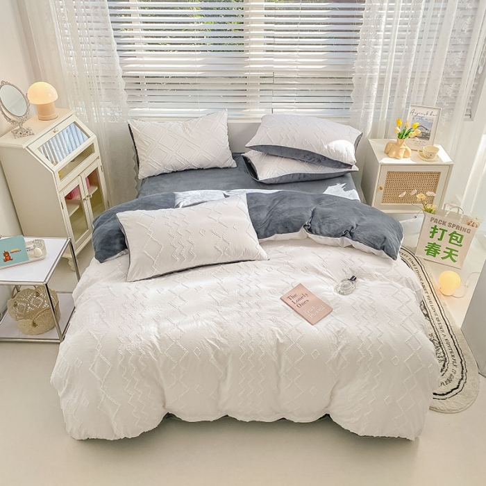 91家纺网 家纺一手货源 找家纺 琪格格纺织 2023新款韩式水洗棉剪花+牛奶绒四件套 洛克白