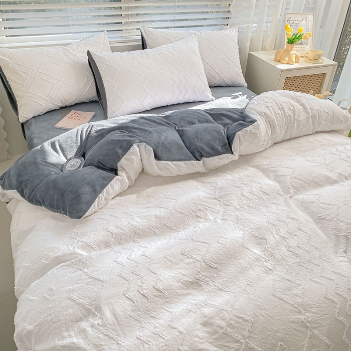 91家纺网 家纺一手货源 找家纺 琪格格纺织 2023新款韩式水洗棉剪花+牛奶绒四件套 洛克白