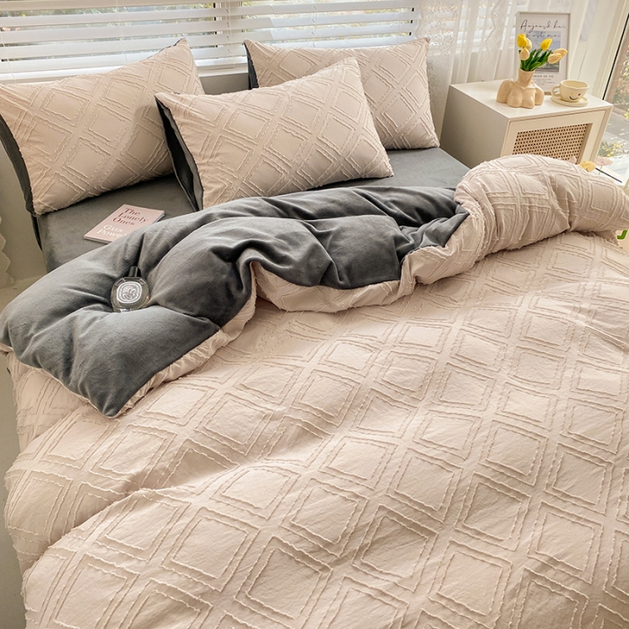 91家纺网 家纺一手货源 找家纺 琪格格纺织 2023新款韩式水洗棉剪花+牛奶绒四件套 卡其