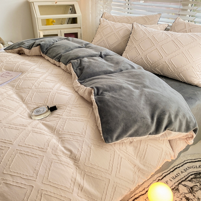 91家纺网 家纺一手货源 找家纺 琪格格纺织 2023新款韩式水洗棉剪花+牛奶绒四件套 卡其