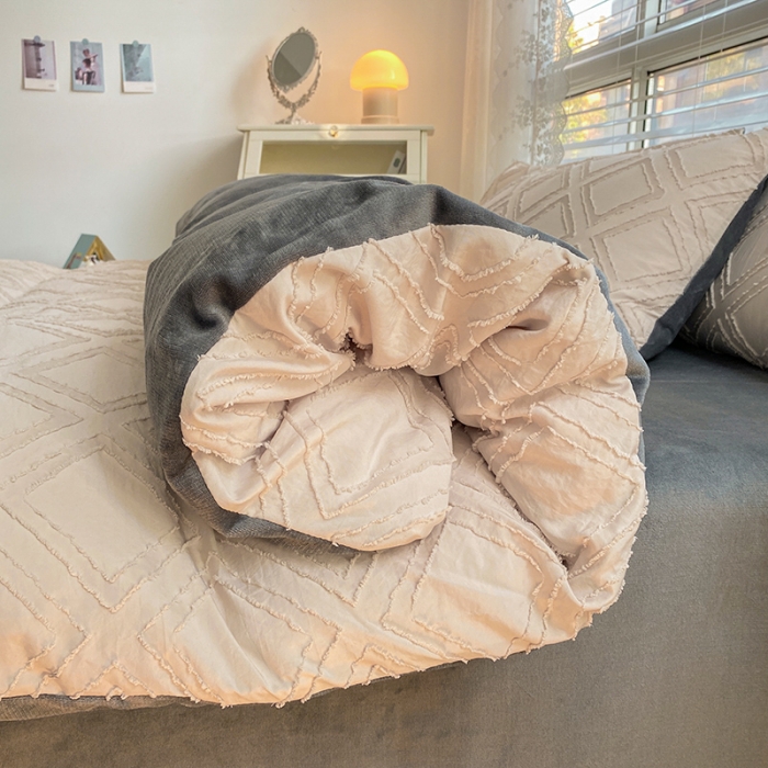 91家纺网 家纺一手货源 找家纺 琪格格纺织 2023新款韩式水洗棉剪花+牛奶绒四件套 卡其