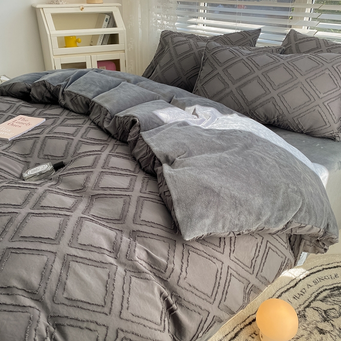 91家纺网 家纺一手货源 找家纺 琪格格纺织 2023新款韩式水洗棉剪花+牛奶绒四件套 高级灰