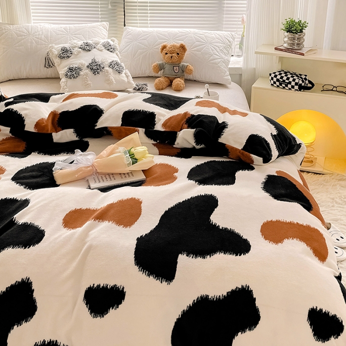 91家纺网 家纺一手货源 找家纺 捌月 2024冬季新款印花牛奶绒-被套 泡芙