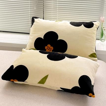 91家纺网 家纺一手货源 找家纺 捌月 2024冬季新款印花牛奶绒-枕套48x74cm一个安冉