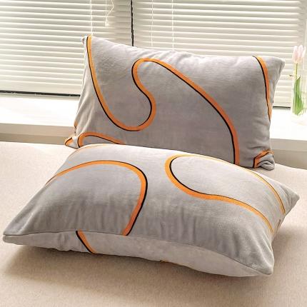 91家纺网 家纺一手货源 找家纺 捌月 2024冬季新款印花牛奶绒-枕套48x74cm一个灵动