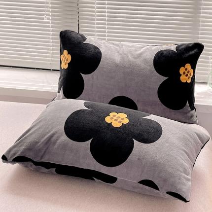 91家纺网 家纺一手货源 找家纺 （总）捌月 2024新款印花牛奶绒-枕套48x74cm一个